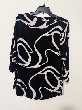 Chicos Travelers Tunic, Black and Ecru, size 1 (8)